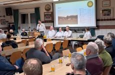 Philipp Nieraese (stellv. Fußballspartenleiter) referierte über die Fußballsparte...